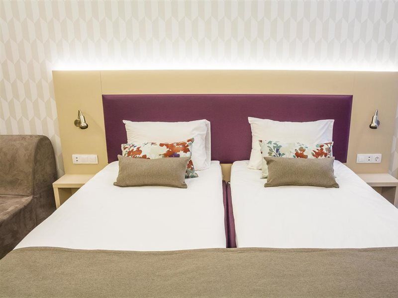 Mpm Astoria Hotel Slăntjev Brjag Exteriör bild